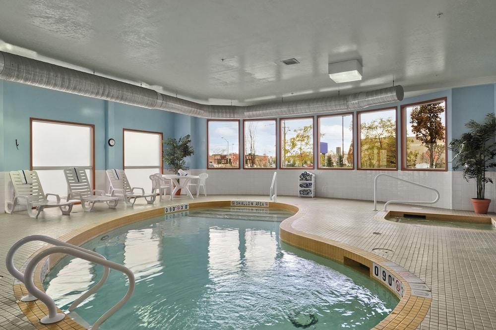 Super 8 By Wyndham Barrie South Hotell Exteriör bild