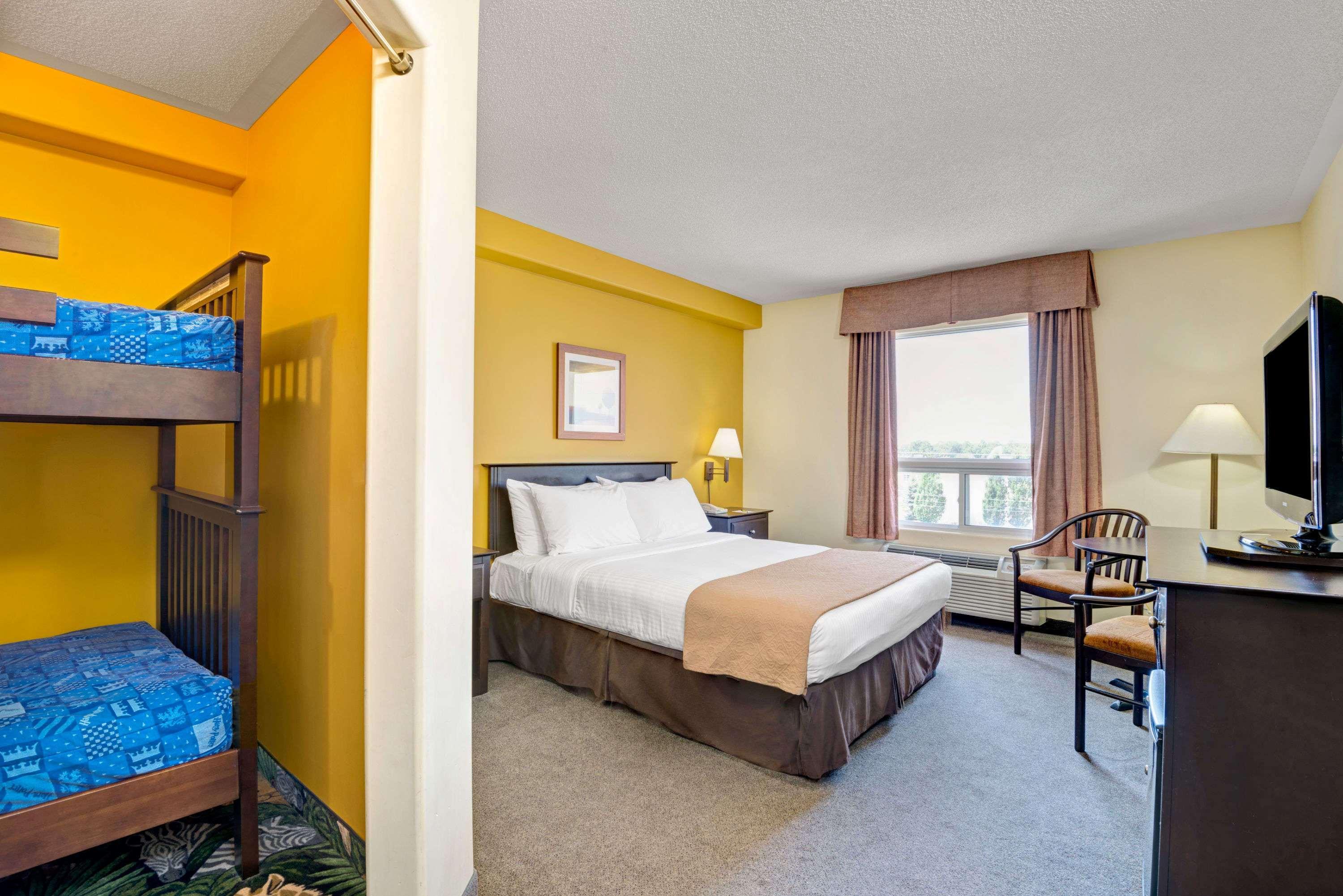 Super 8 By Wyndham Barrie South Hotell Exteriör bild