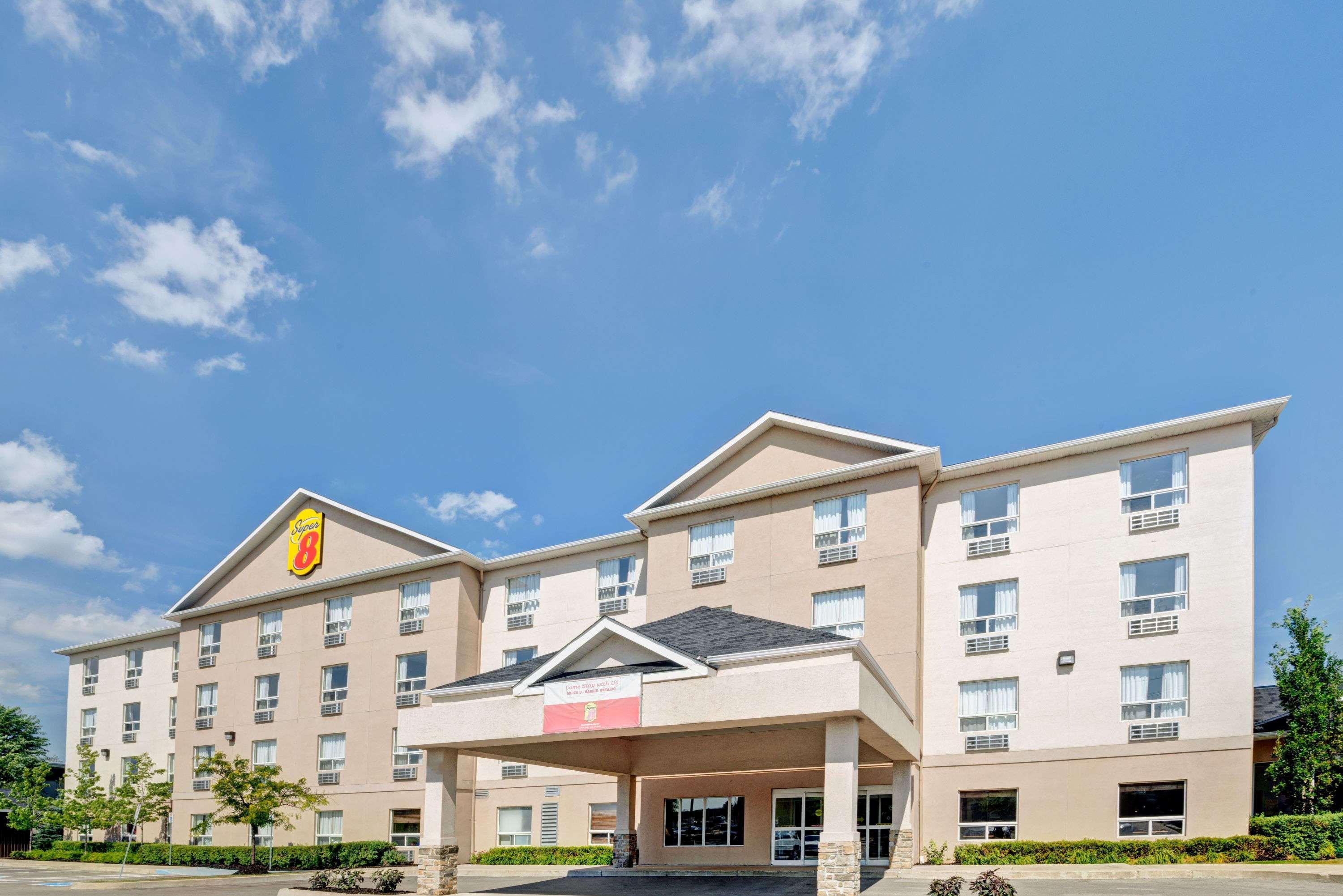 Super 8 By Wyndham Barrie South Hotell Exteriör bild