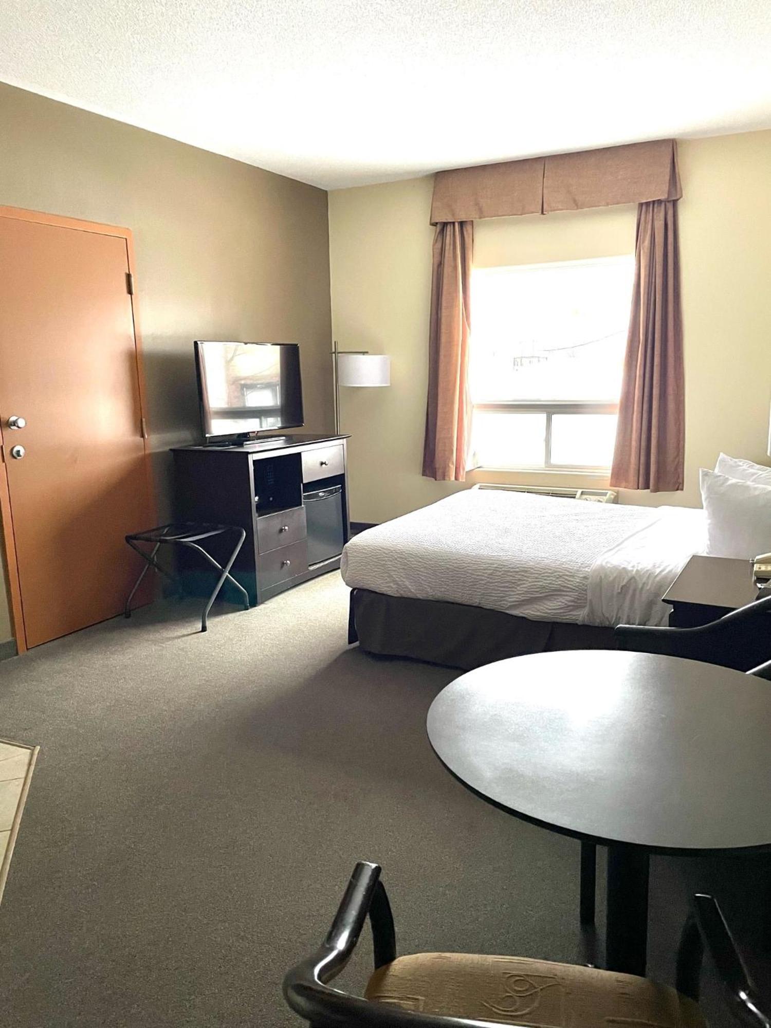 Super 8 By Wyndham Barrie South Hotell Exteriör bild