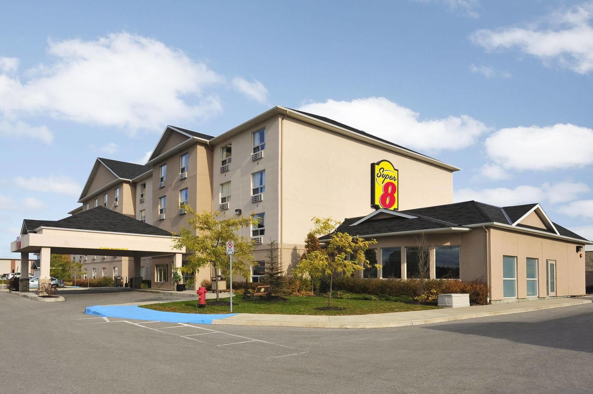 Super 8 By Wyndham Barrie South Hotell Exteriör bild